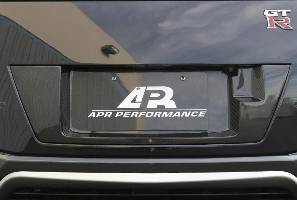 APR Performance Carbon Kennzeichenhalter- Nissan GTR 2017-2022